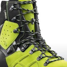 The haix® protector ultra boots have been developed as the latest safety footwear innovation for the forestry industry, guaranteeing great lightweight comfort, breathability and protection. Forst Sicherheitsschuh Mit Schnittschutz