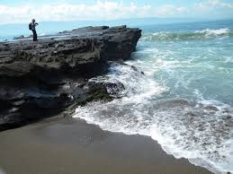 Tiket masuk ke kawasan bukit karang numpang ialah sekitar rp2000 per orang. Tiket Masuk Pantai Karang Hawu Sukabumi Jawa Barat Penginapan Murah Di Lokasi Yukpigi Informasi Wisata Terkemuka