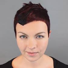This is a look for the oval face. 20 Stunning Looks With Pixie Cut For Round Face
