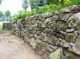 How To Build A Dry Stack Stone Retaining Wall The Right Way Stone Walls Garden Natural Stone Retaining Wall Stone Retaining Wall