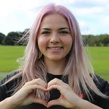 Amanda Maycock's Instagram, Twitter & Facebook