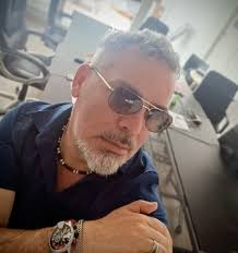 Si tú vida estuviera resuelta económicamente, y pudieras dedicarteaal aalgo  por puro gusto y amor, ¿a qué sería?