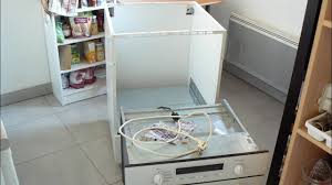 Malheureusement je trouve aucun caisson pour lave vaisselle de 45cm. Comment Fixer Un Four Encastrable A Un Meuble Support Youtube