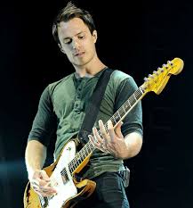 Posting komentar untuk kata kata romantis anak band gitaris. Cieee Kamu Yang Punya Pacar Anak Band Pasti Tersenyum Bahagia Karena 17 Alasan Ini