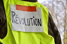 Au milieu des manifestants pacifistes, comme la semaine précédente, plusieurs groupes de casseurs ont provoqué de sérieux dégâts dans les rues de la capitale. Les Gilets Jaunes Sont Ils Constitutionnels Par Jean Marie Denquin Jp Blog