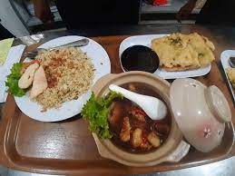 Di antara menu yang disajikan oleh hokaben merupakan menu khas jepang yang populer seperti, daging atau ayam yang dimasak saus yakiniku, teriyaki, dan bakupeppa kemudian dilengkapi dengan gorengan seperti chicken katsu, ekkado, ebi furai, spicy chicken, tori baaga, kani roll, egg. Daftar Harga Menu Tempuran Blora 15 Cafe Dan Tempat Nongkrong Di Blora Paling Hits Dan Baru Sarjana Piknik