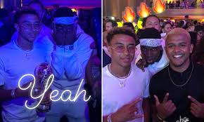 Latest on west ham united midfielder jesse lingard including news, stats, videos, highlights and more on espn. Paul Pogba And Jesse Lingard Party With Replica World Cup Trophy In Los Angeles Daily Mail Online