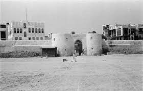 تــاريــخ جــــــدة القديمــة history of old jeddah باب المدينة قبل هدم السور الصورة من عام 1945 م خل outdoor jeddah historical
