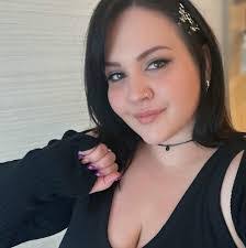 Jessica Cogswell's Instagram, Twitter & Facebook