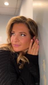 Naomi Breen's Instagram, Twitter & Facebook