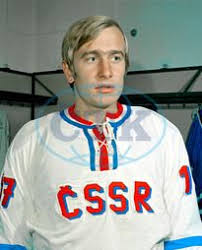 Z ekipą z zamkowej 4 rozstaje się ośmiu zawodników, w tym łukasz rutkowski, który postanowił zakończyć karierę. Josef Augusta Sportovec Hokej Ceskoslovensko Hockey Russland Star Wars