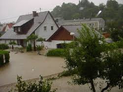 Auch an der #donau steigen die wasserstände noch bis . Andreas Bimminger 10 Jahre Jahrhunderthochwasser In Steyr 2002 2012