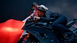 Rauw alejandro, una de las jóvenes promesas del género urbano, recientemente fue el encargado del show de clausura de los premios juventud junto al colombiano camilo, e interpretaron juntos el tema tattoo remix. Rosalia Y Rauw Alejandro Tarde De Motos Rtve Es