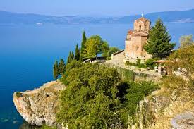 Het ohridmeer ligt bij de plaats ohrid en gedeeltelijk. 8 Daagse Rondreis Noord Macedonie Aanbieding Vakantie