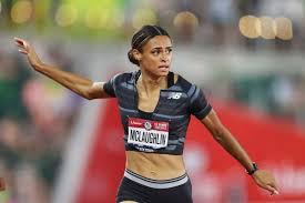 Watch her set the collegiate record in the 400m with a time of 49.57!!! Mclaughlin Smashes World 400m Hurdles Record In Eugene With 51 90 Report World Athletics