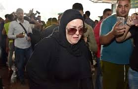 زكاة الفطر فرض على كل مسلم صغير أو كبير ذكر أو أنثى حر أو عبد؛ لما ثبت عن ابن عمر رضي الله عنهما قال: Ø¯Ù„Ø§Ù„ Ø¹Ø¨Ø¯ Ø§Ù„Ø¹Ø²ÙŠØ² Ø¨Ø§ÙƒÙŠØ© Ù‡ÙŠØ«Ù… Ø¹Ø§Ø´ ÙŠØªÙŠÙ…Ø§ ÙˆÙ…Ø§Øª ÙˆØ­ÙŠØ¯Ø§ ÙÙŠØ¯ÙŠÙˆ Ø¨ÙˆØ§Ø¨Ø© Ø§Ù„Ø£Ù‡Ø±Ø§Ù…