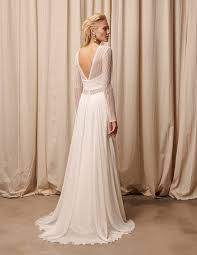 Soll das ein standesamtkleid oder ein kleid für hochzeitsgäste sein? Zeitlose Und Schlichte Brautkleider Brautmode Bei La Donna In Schierling