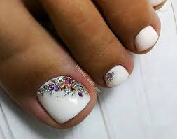 White nails with a cute starfish design! White Rhinestone Toenails Summer Toe Nails Cute Toe Nails Pedicure Designs Toenails