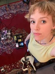 Any college girls or queer person that is looking to room with a few other  roommates this coming August?