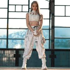 I am literally going to share my entire kpop playlist for y'all. Alexa Villain Romanized Lyrics Thewaofam Lyrics Thewaofam