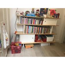 Designed for easy access, the mini library nurtures new found independence, encouraging a child`s interaction with a trusted piece of furniture to see them into the future. Oeuf Mini Library Aptdeco