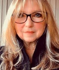 Sharon Murch's Instagram, Twitter & Facebook