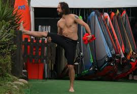 Ego Gabriel O Pensador Faz Stand Up Paddle E Namorada Observa Noticias De Famosos