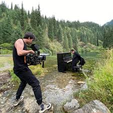 а хочешь я тебе открою тайну один такой малюсенький секрет Dimash Kudaibergen Posted On Instagram Druzya Est Horoshaya I Plohaya Novost Ya Stal Rezhisserom Svoego Novogo Klipa Eto Konechno Byla V 2020 G Fotografii Novosti Druzya