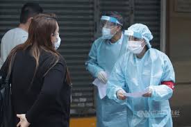 瓦西里耶娃表示，国家隐瞒了新型冠状病毒疫情的真实情况。 她说，他们迫使医生掩盖真实情况，不让他们透露缺乏防护设备问题。 我们的国家处于危险境地。 当局非常愚蠢。 瓦西里耶娃表示，医生在没有佩戴必要防护设备的情况下为患者进行治疗. Efi61n3ct65b6m