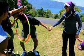 Ask the children to place objects in the hoop of the same color. Fun Team Building Hula Hoop Activity For Kids Teens And Adults Team Building Games Team Games For Kids Team Games