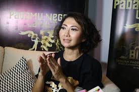 Dan sekarang dikabarkan dekat dengan dinda hauw. Anak Beranjak Remaja Indy Barends Curhat Belum Siap Anaknya Pacaran