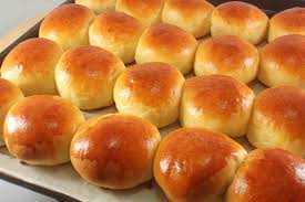 Petites Brioches Au Yaourt De Mamie Ingredients 200 G De Yaourt 2 Oeufs 75 G De Beurre Mou 1 Cuillere A Soupe De J Recettes De Cuisine Recette Petite Brioche