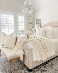 Most sleep experts believe that your bedroom environment and its decor play a vital role in the quality of your sleep. 19 Amazing Glam Bedrooms With Chic Style