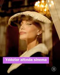 Muhteşem mimarisiyle dikkat çeken ve adını Osmanlı bandosunun şefi  Donizetti Paşa'dan alan Palazzo Donazetti Hotel'in terasında, eskiden Duble  Meze'nin bulunduğu alanda artık nefis mezeleriyle adından söz ettiren Dudu  İstanbul var. 🙌🏻 Dudu