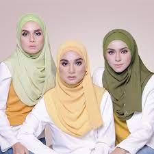 Jenama ini jugak kalau korang nak tau, dah berjaya mencipta sentuhan trademark tersendiri ke. Tudung Jenama Ariani Buat Gila 3 Helai Rm10
