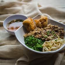 Minuman lainnya ada 14 macam, dan yang tak kalah serunya adalah 11 macam kopi. 5 Gourmet Mie Ayam Spots In South Jakarta That Are Actually Worth The Extra Coconuts Jakarta