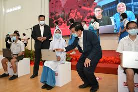 Chee wei ooi plexus manufacturing solutions. Needy Students Benefit From E Learning Programme Buletin Mutiara