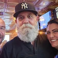 Robin Boren's Instagram, Twitter & Facebook