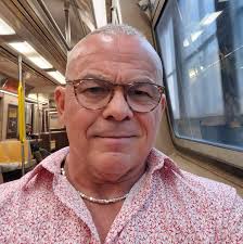 🇺🇸 “A Story About an Angel Michael J. Miller 1963–1993 Hi everyone, my  name is Kenneth Price, and here