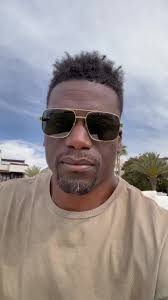 The power of a present Father! Jim Redmond, who helped his son Derek cross  the finish line after injuring his hamstring during the 1992 Olympics,  has...