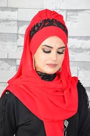 Kirmizi Siyah Tacli Sal Goruntuler Ile Moda Stilleri Abaya Tarzi Siyah