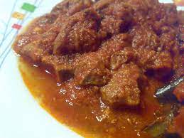 600gr di scottona, sedano, cipolla, burro, pomodoro, brodo di carne. Spezzatino Di Scottona Macelleria Fedi