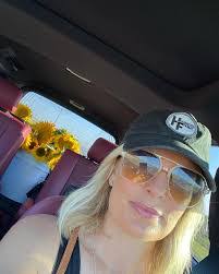 Kristi Aragon's Instagram, Twitter & Facebook