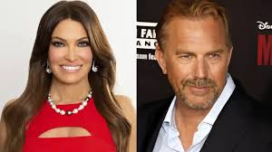 Kevin Costner y Kimberly Guilfoyle: Encuentro en el Super Bowl LVII