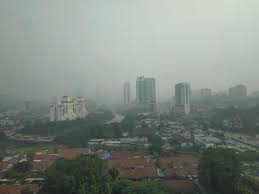Fenomena jerebu di malaysia ialah suatu masalah yang sering terjadi saban tahun, malah penduduk negara ini seolah sudah terbiasa dengan asap jerebu. Jerebu Di Malaysia Merosot 22 Kawasan Tidak Sihat Codeblue