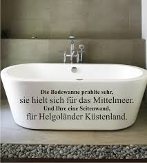 Lustige kleine baby badewanne mit seifenschaum in einer badewanne. Bringe Deine Freunde Und Gaste Mit Lustigen Wandtattoos Von Uns Zum Schmunzeln