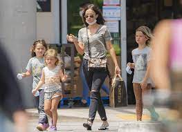 Брак с брайаном остином грином, рождение детей, отношения с колсоном бэйкером. Megan Foks Vpervye Zamechena Na Progulke S Detmi Posle Oficialnogo Rasstavaniya S Brajanom Ostinom Grinom Hello Russia