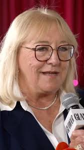 #DonnaKelce is a celebrity to us. 🥹 See more moments from the #GlamourWOTY  live stream at the link in bio.