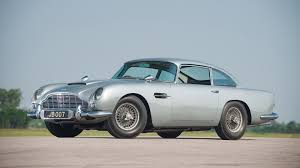 Comment envoyer un message secret, comment fabriquer une cachette . Aston Martin Va Fabriquer 25 Exemplaires De La Db5 De James Bond Gadgets Compris Jsbg Me