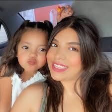 Who can stretch carpet?